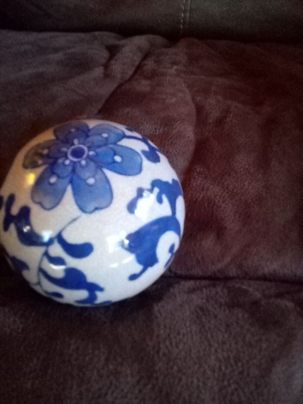 LARGE Decorative Blue and White Chinoiserie Porcelain Carpet Ball ORB 4”